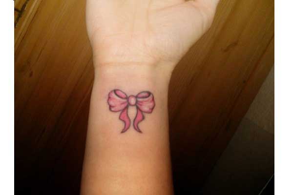 tatouage noeud au poignet