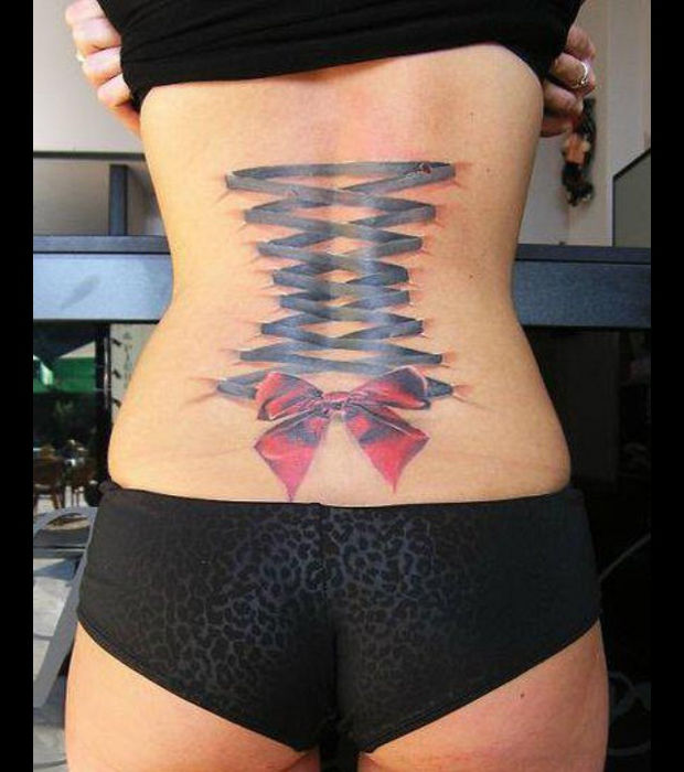 tatouage noeud avec corset
