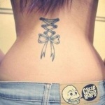 tatouage noeud avec corset