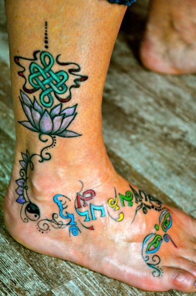 tatouage noeud bouddhiste