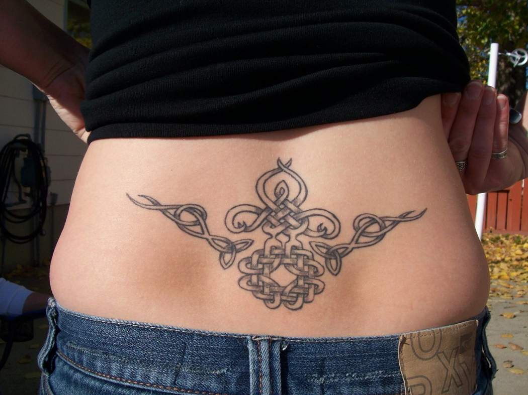 tatouage noeud bouddhiste