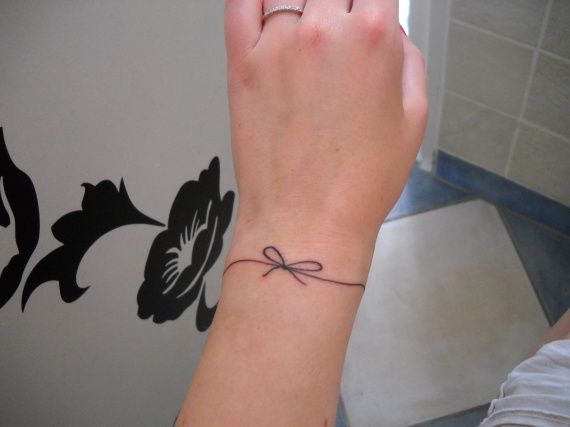 tatouage noeud bracelet
