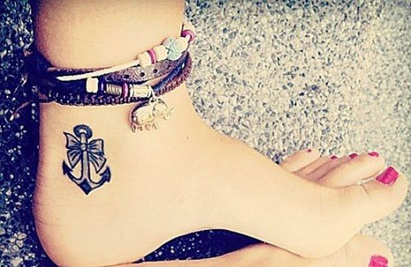 tatouage noeud cheville