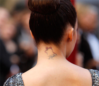 tatouage noeud dans la nuque