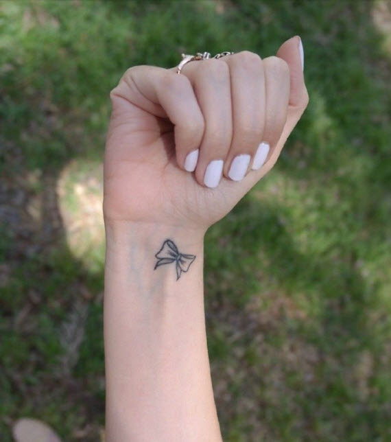 tatouage noeud discret