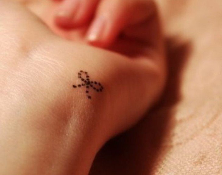 tatouage noeud discret