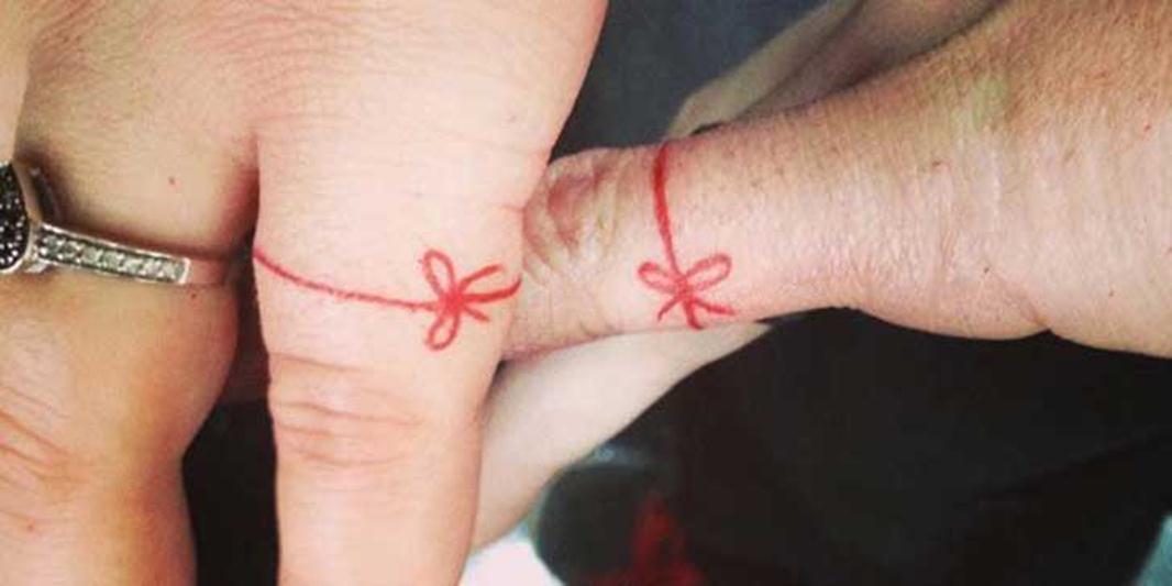 tatouage noeud doigt