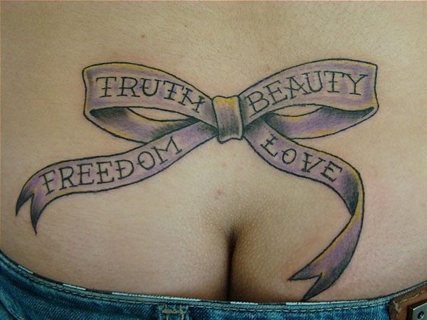 tatouage noeud et phrase