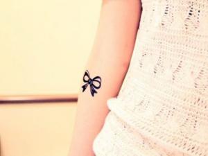 tatouage noeud feminin