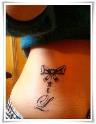 tatouage noeud hanche