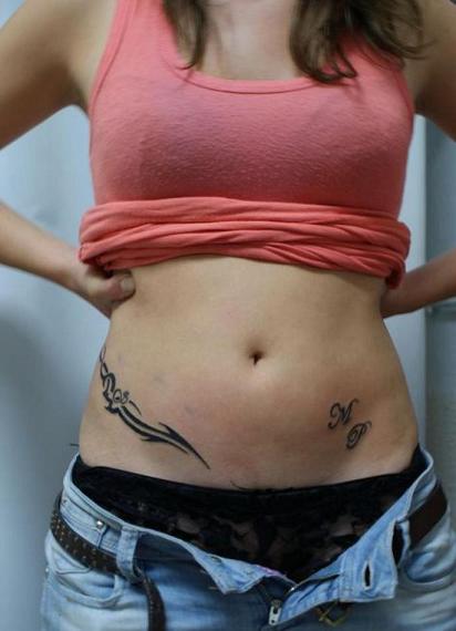 tatouage noeud hanche