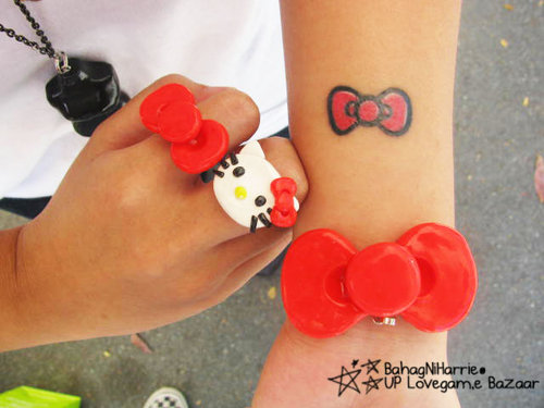 tatouage noeud hello kitty