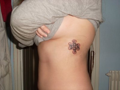 tatouage noeud infini