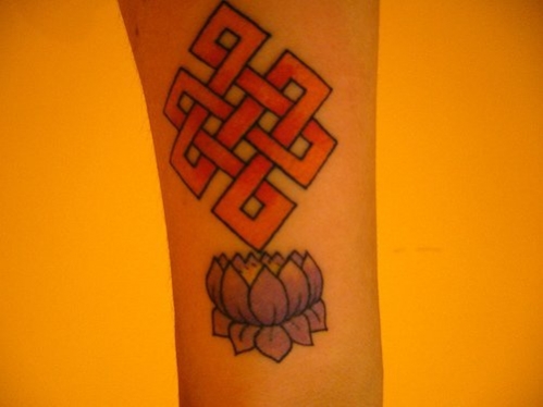 tatouage noeud infini