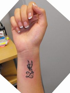 tatouage noeud initiales