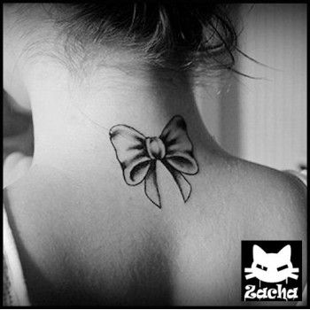 tatouage noeud nuque