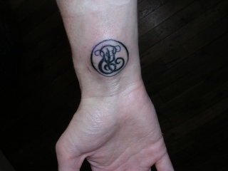 tatouage noeud sans fin