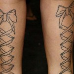 tatouage noeud sur la cuisse