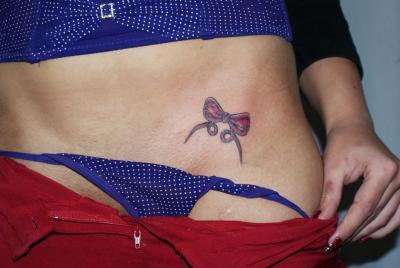 tatouage noeud ventre