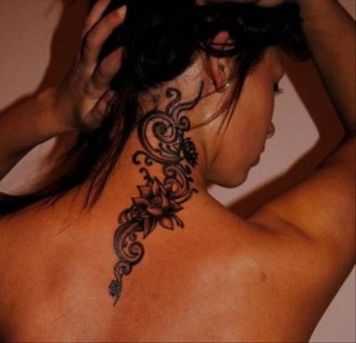 tatouage nuque femme fleur