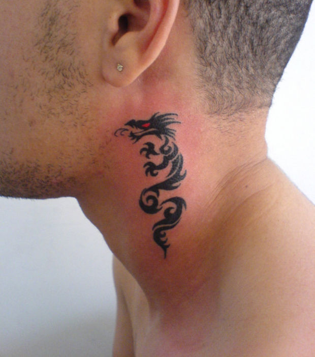 tatouage nuque pour homme