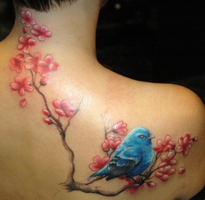 tatouage oiseau avec fleur