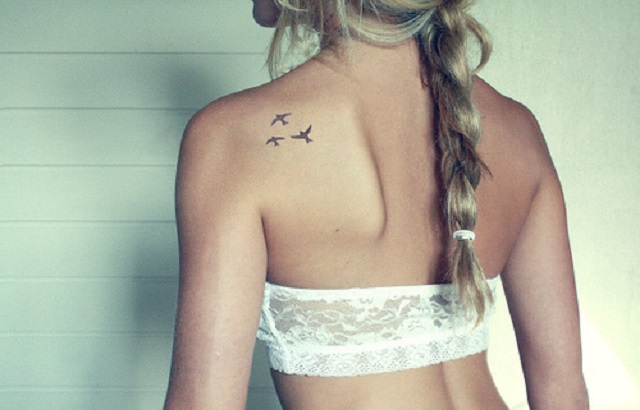 tatouage oiseau coeur