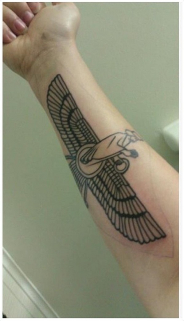 tatouage oiseau egyptien