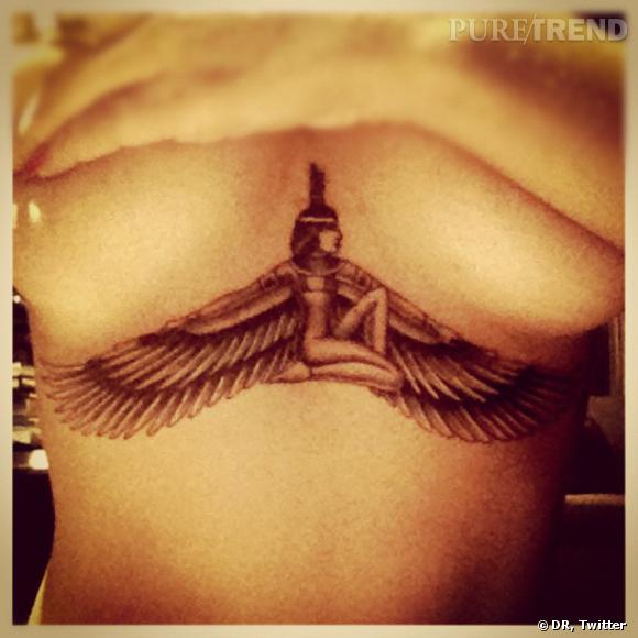 tatouage oiseau egyptien