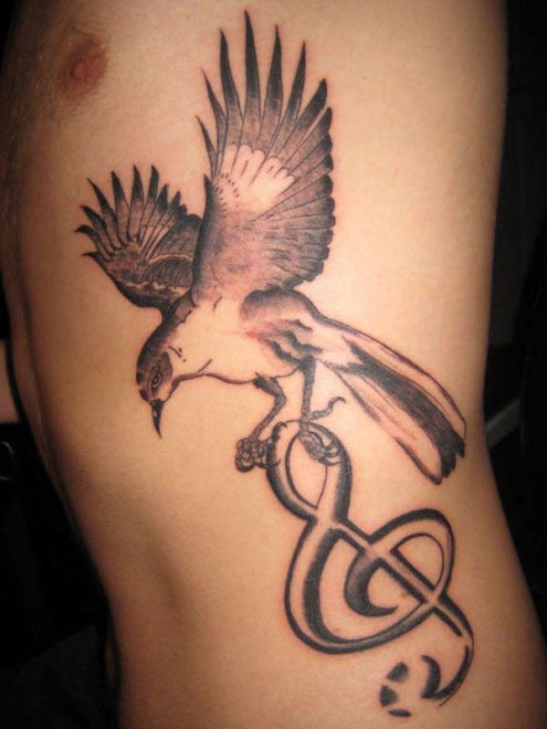tatouage oiseau homme