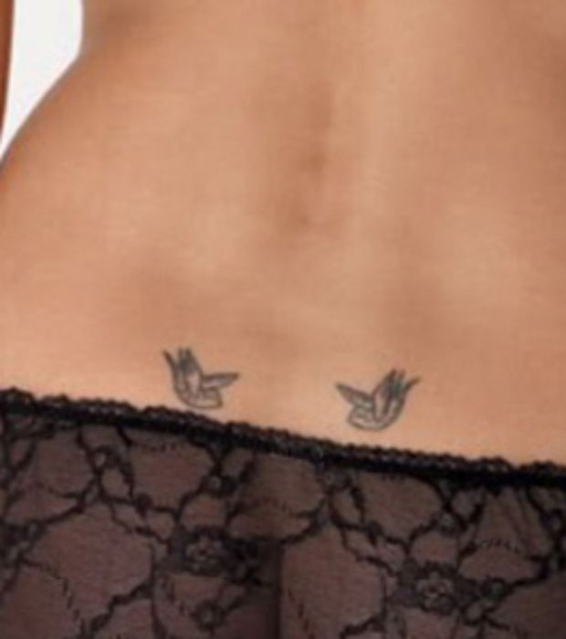 Tatouage oiseau kate moss