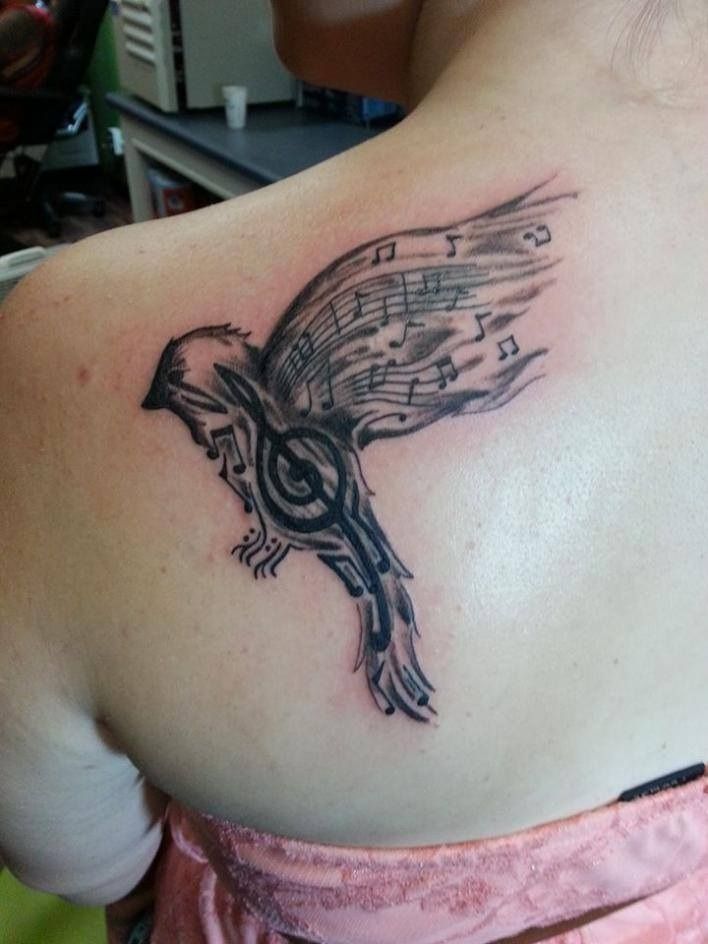 tatouage oiseau musique