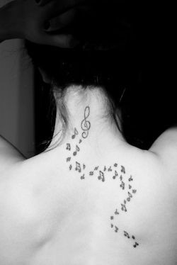 tatouage oiseau musique