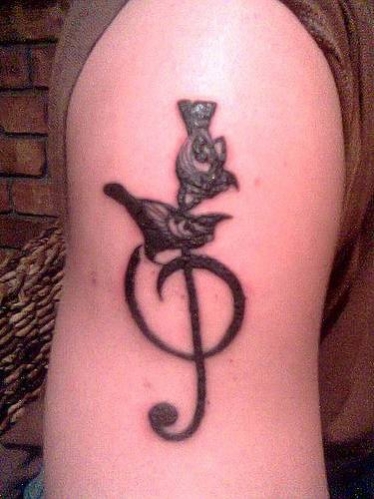 tatouage oiseau note de musique