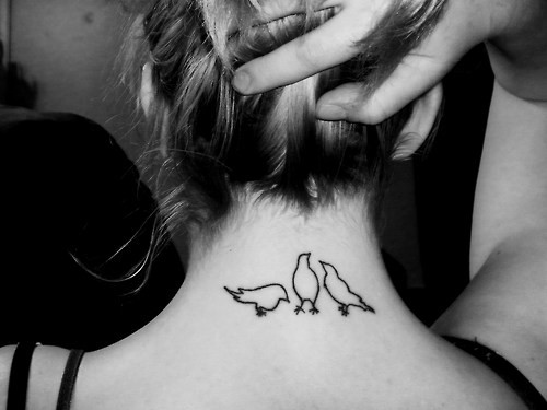 tatouage oiseau nuque