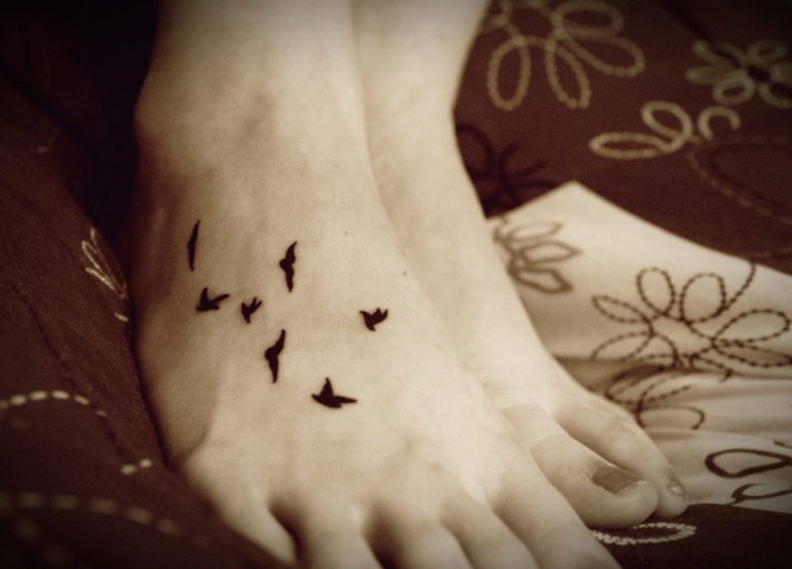 tatouage oiseau pied