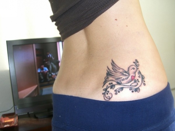 tatouage oiseau sur branche