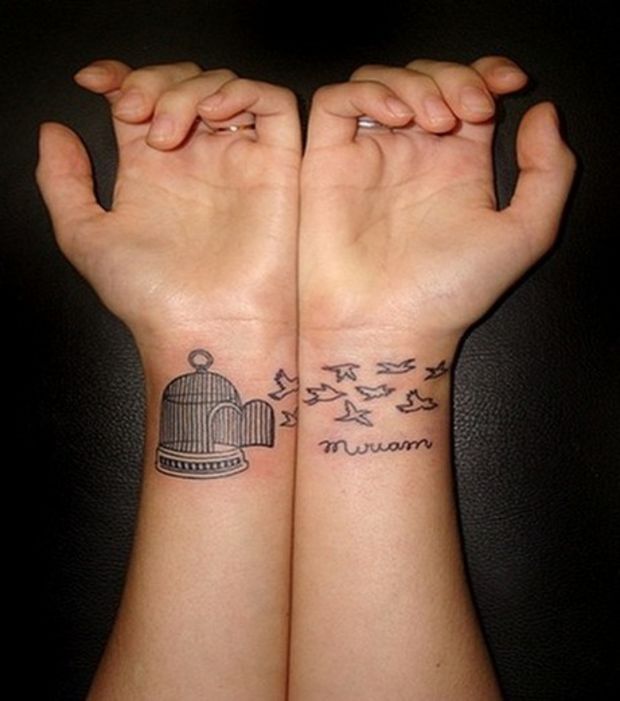 tatouage oiseau sur le poignet