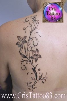 tatouage omoplate bretelle
