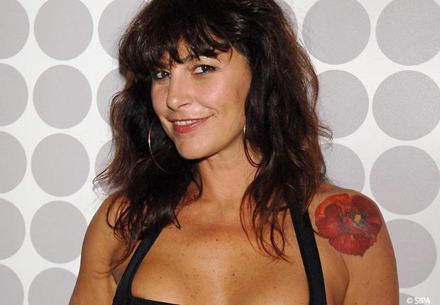 tatouage omoplate bretelle