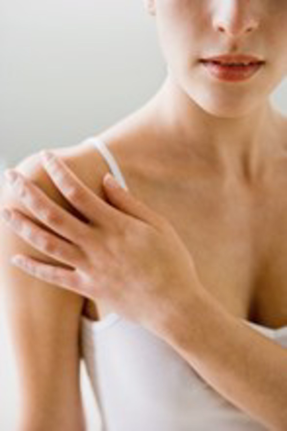 tatouage omoplate bretelle