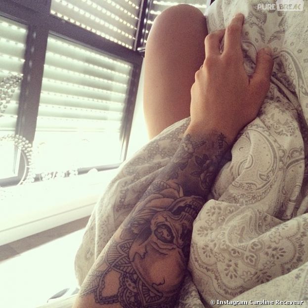 tatouage omoplate caroline receveur