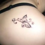 tatouage omoplate discret