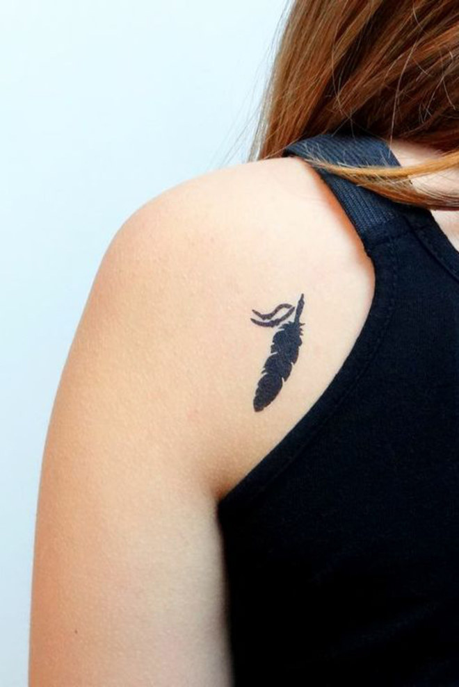 tatouage omoplate droite ou gauche