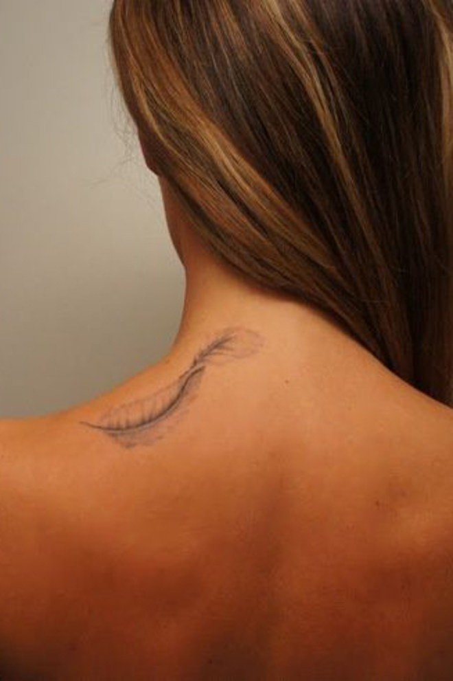 tatouage omoplate droite ou gauche