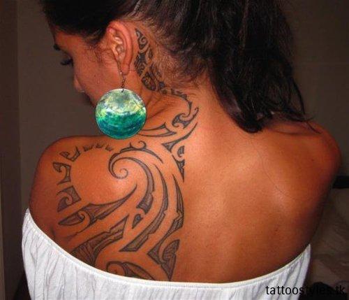 tatouage omoplate et nuque