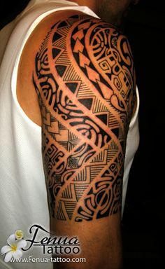 tatouage omoplate et soutien gorge