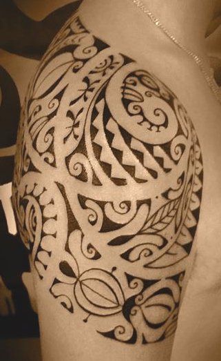 tatouage omoplate et soutien gorge