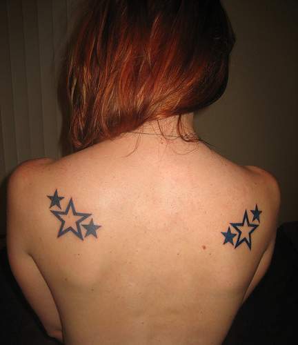tatouage omoplate etoile