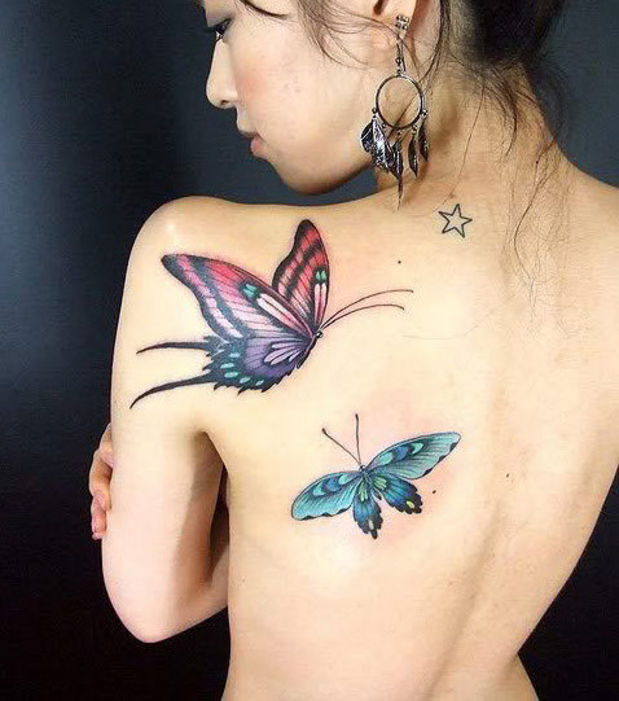 tatouage omoplate femme papillon